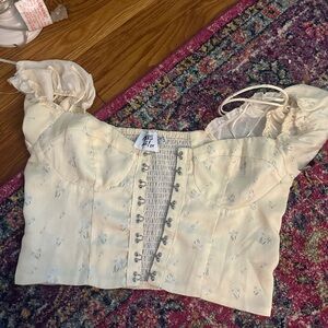 Princess Polly size 10 yellow floral silver clasp front top